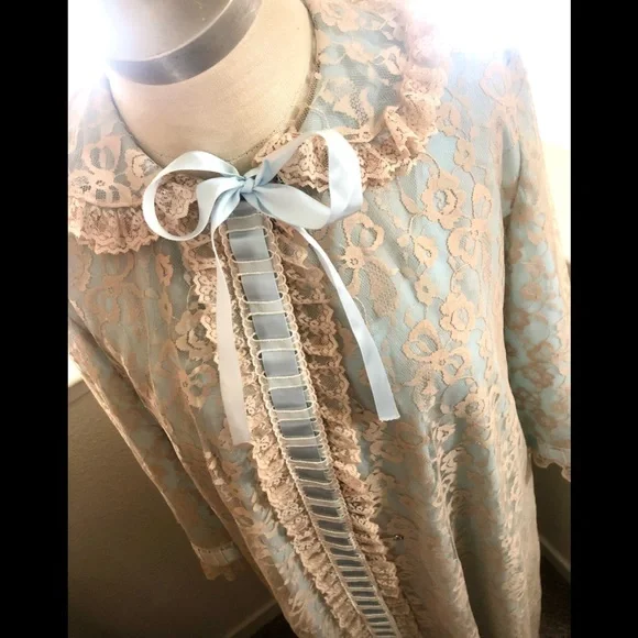 OOAK RARE VINTAGE LIKE NEW!! Blue Full Lace Robe and Gown Set - Picture 6 of 16